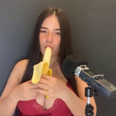 ASMR Wan Sucking a Banana Video Leaked