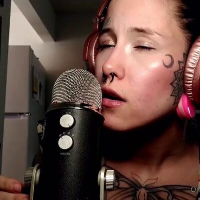 Tingletown Mic Licking