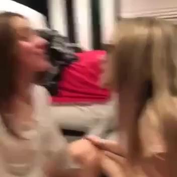 Hot Lesbian Kiss