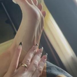 Badassbitchvip Teases Her Feet