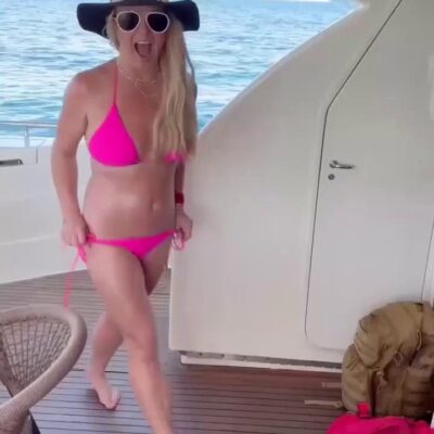 Britney Spears Sexy & Topless (11 Pic + Video) Leaked Nudes