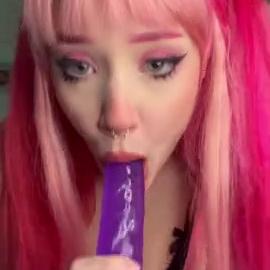 CharleyGrayyy – Rough Sucking on Purple Dildo