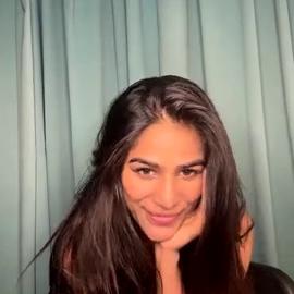 Poonam Pandey Stripping Naked And Masturbating on Livestream