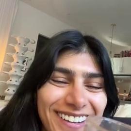 Mia Khalifa – Talking And Undressing Nude on Livestream
